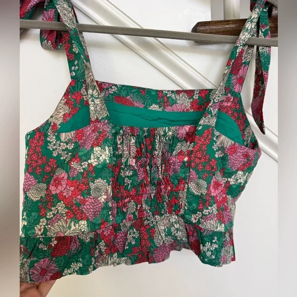 Trovata Carla Crop Top – Nouveau Garden Floral Print (Size M) 🌸